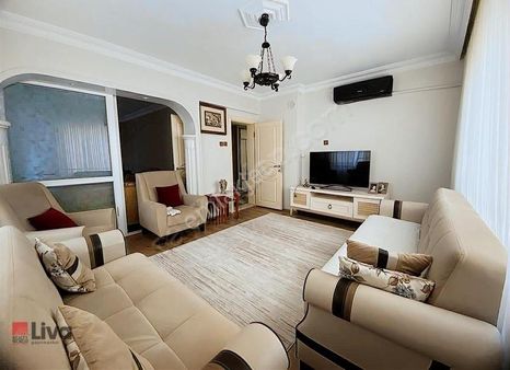 Liva'dan Merkezi Konumda İçi Yapılı Geniş 3+1