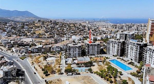 Granada Sitesinde Havuz Manzaralı 3+1 Satılık Daire