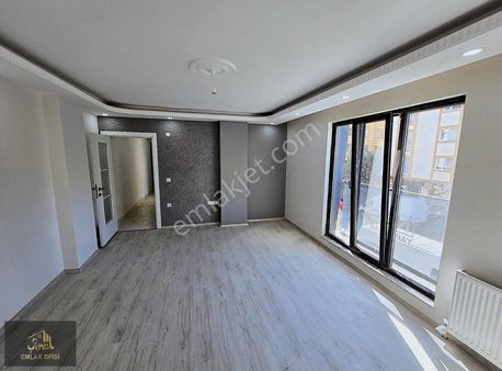 Belediyeye Yakın Cadde Üstü,ankastre Li,asansörlü 2+1