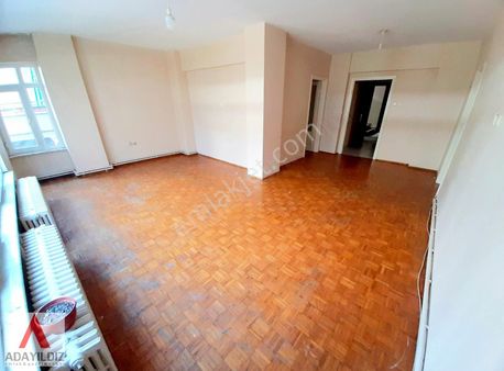Adapazarı Merkezde Çark Cadde Kiralık 3+1 Daire