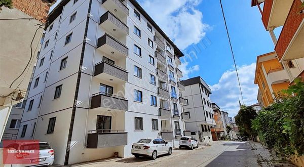 Tuzla Mimar Sinan'da Merkezi Konumda Geniş Satılık 3+1 Daire