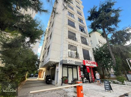 Utkudan Suadiyede Minibüs Cad. Yakın Kombili Satılık 2+1 Daire