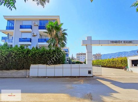 Döşemealtı Yeniköyde Havuzlu Site İçinde Satılık 2+1 Daire