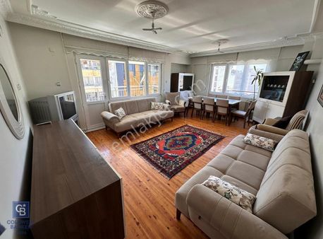 İstiklal Caddesi'nde Kütüphane Karşısı 160 M² Satılık 3+1 Daire