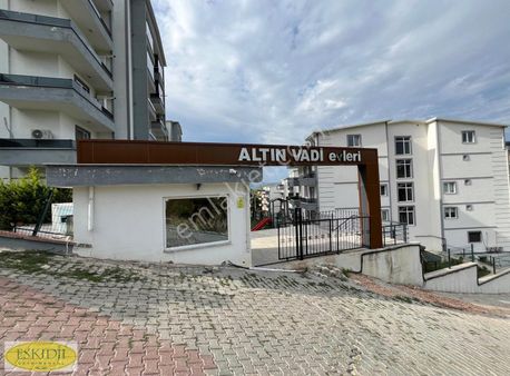 Eskidjiden Başiskele Altın Vadi Evlerinde 2+1 Arakat Daire