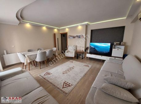 Güzelyalı 15 Yaşında Bina İki Otoparklı Ebv Banyolu 2+1