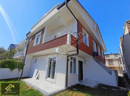 Fırsatı Kaçırmaa Kocaali Yalı Mah.büyük Bahçeli 3+1 Villa