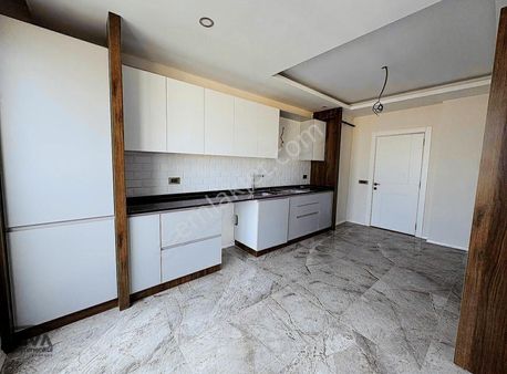 Liva Gayrimenkulden Şemiklerde Site İçinde 4+1 Ara Kat Daire