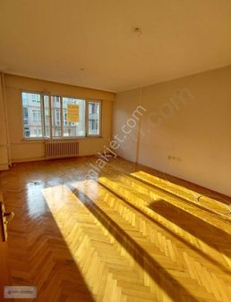 Adalar'a 2 Dakika Mesafede 2+1 Bakımlı Arakat Asansörlü Daire