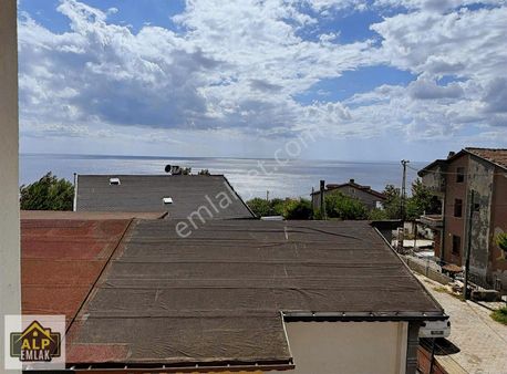 Parkköy'de 180 M2 Arsa İçinde 3 Katlı 3+1 Satılık 160 M2 Villa