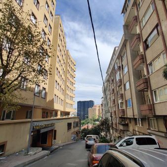 Şişlide Satılık 2+1 Boş Daire | Sitede-panoramik Şehir Manzaralı