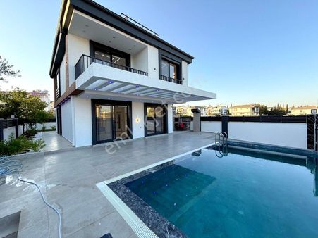 Didim'de Denize 500 Metre Mesafede Satılık Müstakil Villa