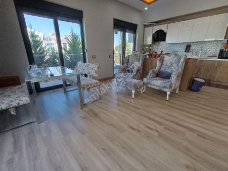 Bahçeyaka'da Merkeze Yakın Satılık 3 Katli Villa