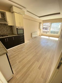 Yeşilyurt Zağim Ağa Cadde Üzeri 2+1 Asansörlü 10 Yıllık Bina Da Satılık Daire