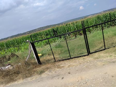 Eski Balıkesir Edremit Yoluna Cepheli Kiralık Tarla