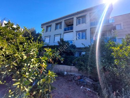 İzmir Seferihisar Ürkmez De Satılık Bahçeli Zemin Kat Daire 3+1