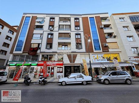 Rw-fly'dan Satılık Cadde Üzeri 8 Yaşında 3+1 Asansörlü Dairemiz