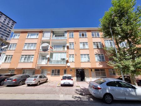 Aşağıeğlence Azık Sokak'ta 3+1 Bağımsız Güney Cephe Cam Balkonlu