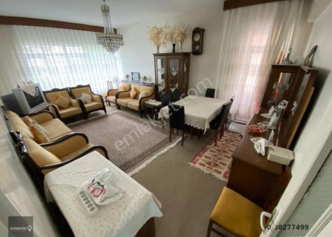 Yakacık Mahallesinde 2.katta Orjinal Bağımsız 130m2 Satılık Daire