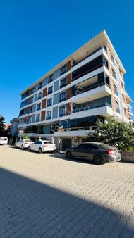 Uca'dan Petunya Sitesin De 3+1 Garajlı Satılık Daire!