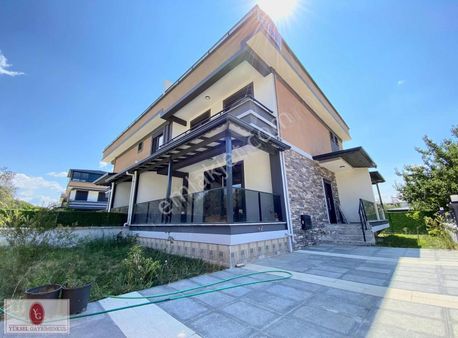 Yükselden Denize Sadece 300 Metre Köşe Parsel Lüx 3+1 Villa