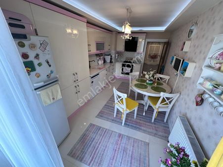 Atapark'ta Cadde Üzerinde Katta Daire!