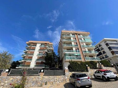 Güzelbahçe Yelki'de Havuzlu Site İçinde Dubleks Daire