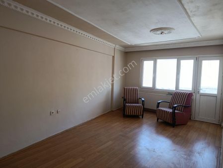 Bayraklı'da İzban'a Yakın, Ferah 3+1 Kiralık Daire