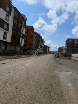 Bahçeşehir Koleji Karşısı Önü Açık Geniş Ferah Kiralık Dükkan