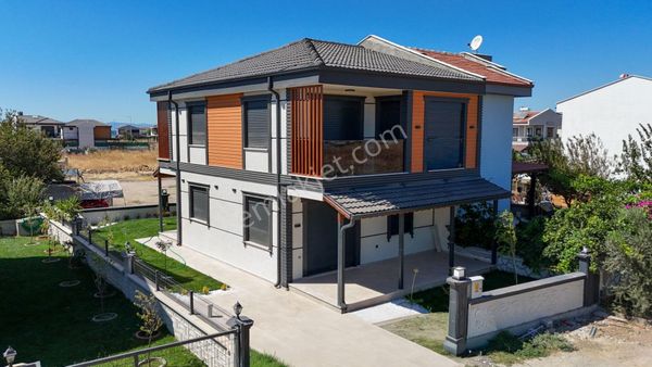 No:10 Gayrimenkul’den Ayvalık Altınova’da, Denize 400 Metre Mesafede Müstakil 3+1 Dubleks Villa