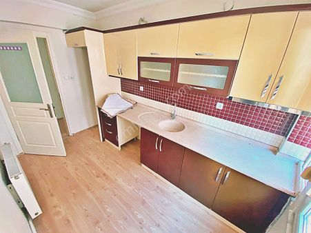 🌀yetki Gültaş Emlaktan Edremit Merkezi Konumda Satılık 2+1 Ayrı Mutfak Ön Cephe Daire