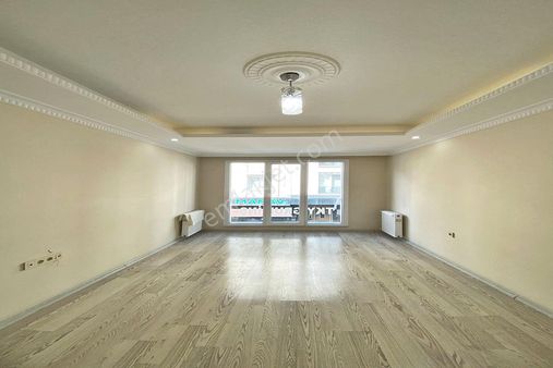 Cansever'den Bahçeşehir Lokasyonunda Satılık 2+1 Arakat Daire