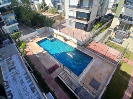 Kızıltoprak'ta Meydan Tramway Yakın Siteicı Havuzlu Guvenlıklısifirbinada2+1bahcekatı