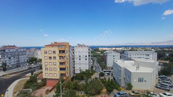 Narlıdere Huzur Mahallesi'nde Deniz Manzaralı 3+1 Satılık Daire