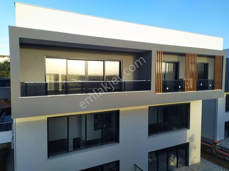 Ayvalık Küçükköy Sarımsaklı Deniz Manzaralı Satılık 2+1 Lüks Daire