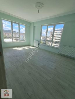 Çelikten İlk Ve Ortaokul Yakınında Ara Kat Köşe Dare Sıfır 2+1