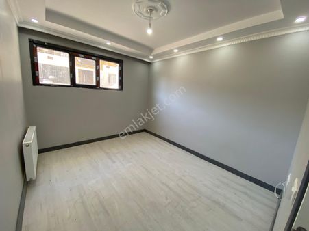 Eray Emlak'tan Satılık 2+1 80m2 Düz Giriş