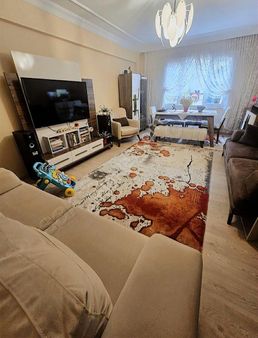 Tire Arslan Emlaktan 4 Eylül Okulu Yakını Çok Bakımlı Daire