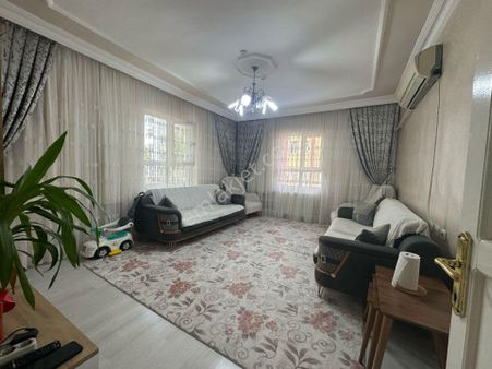 Akev Gayrimenkul'den Emniyet Caddesinde Ara Kat 3+1 Doğalgazlı