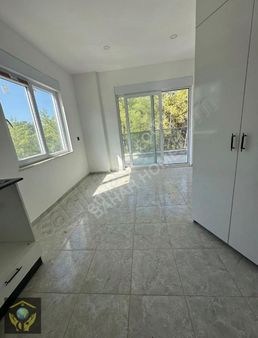 Bir Daire Fyatına 2 Daire Ayri Girişli Birini Kiraya Ver Birine