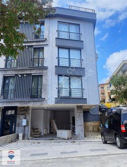 Üsküdar Bulgurlu'da Ana Caddede Satılık Bodrumlu Dükkan