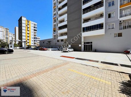 Remax Palm'den Üniversite Caddesi'ne Cepheli 5+1 Satılık Ofis