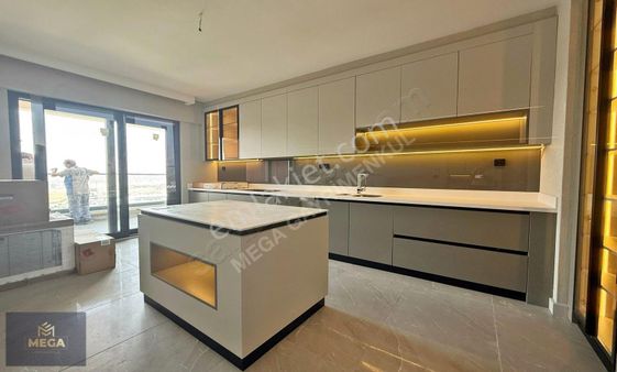 Ovacıgın Gözde Projesi Sizlerle Bulvar Üstü Yapılı 4+1