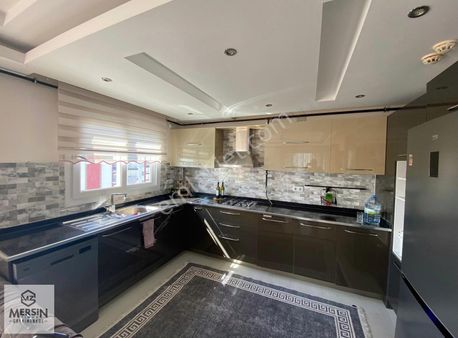 Toplu Ulaşıma Yakın Geniş Kullanım Alanlı Site İçi Kiralık 4+1