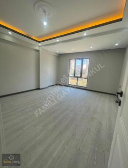 Famili Gayrimenkul'den Satılık Lüks Ön Cephe Arakat 100m2