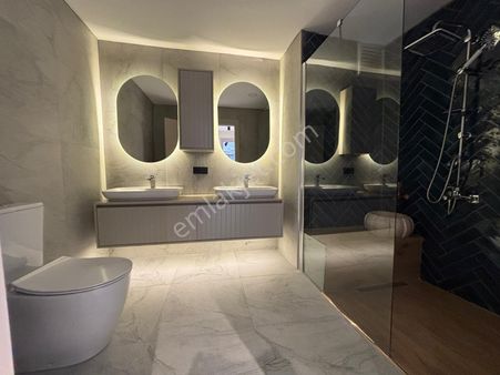 Hasan Tahsin Caddesi'nde