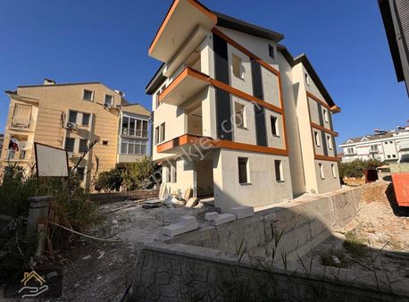 Karlık Gayrimenkulden Patlangıçta Satılık 2+1 Arakat Daire