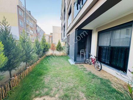 Kuşadası Davutlar Merkezde Bahçeli Kapalı Cam Balkonlu Satılık 1+1 Daire