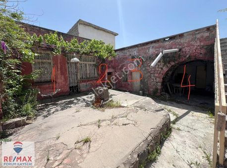 Beğendik Organize Yolu Üzeri Taş Evli Satılık Villa Parseli