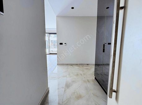 Bornova İkon Cadde Site İçi Kiralık 2+1 Balkonlu Daire